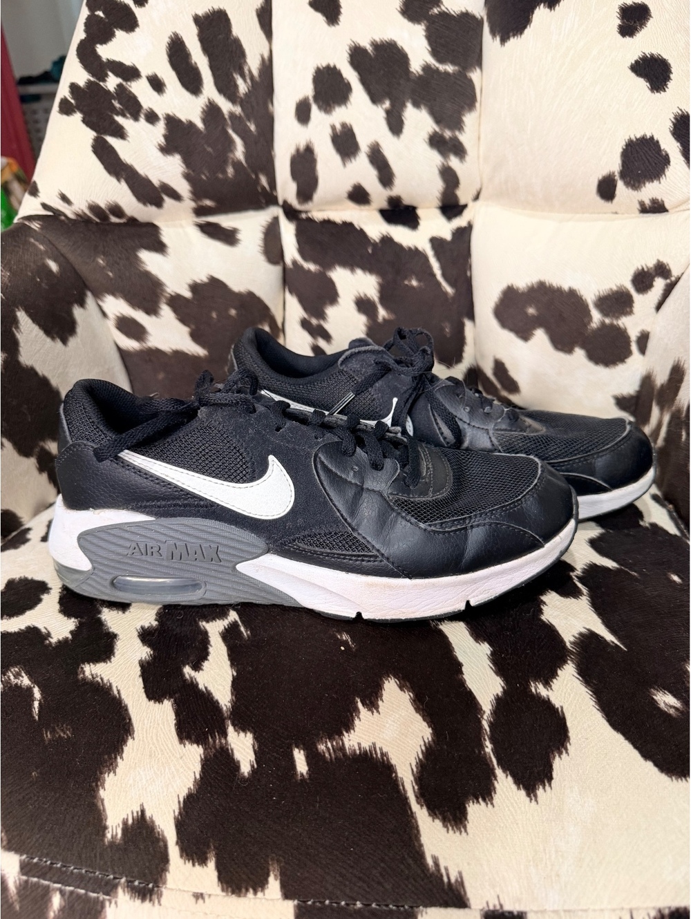 Nike Air Max Black and White Athletic Sneakers Size 7Y